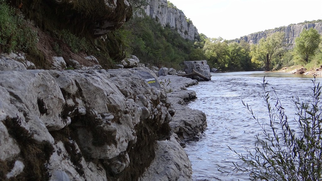 20150925_131834.JPG - nad rzeką L'Ardeche blisko Ruoms